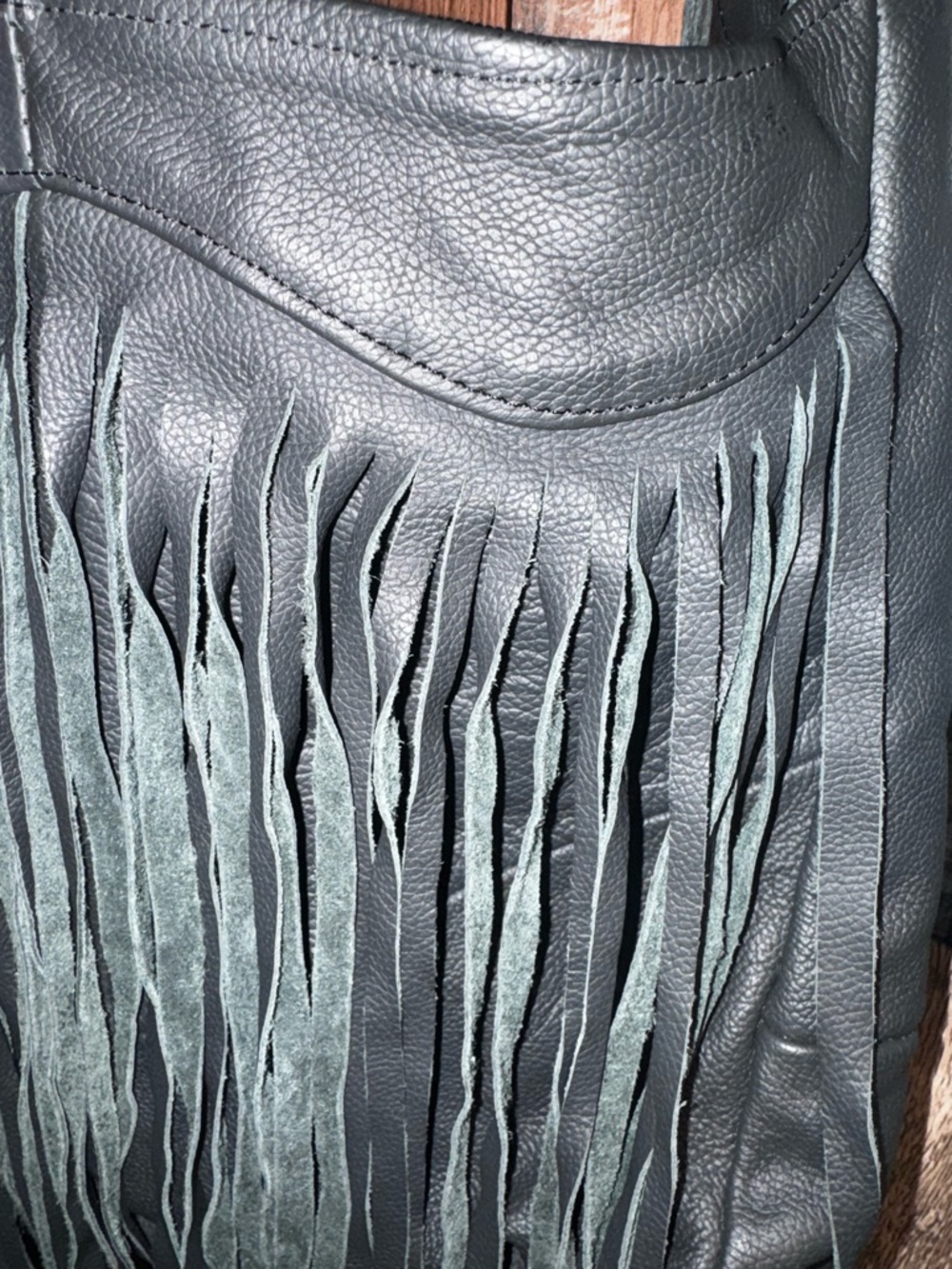 Vintage Fringed 100% Leather Shoulder Bag - Black - Picture 3 of 5